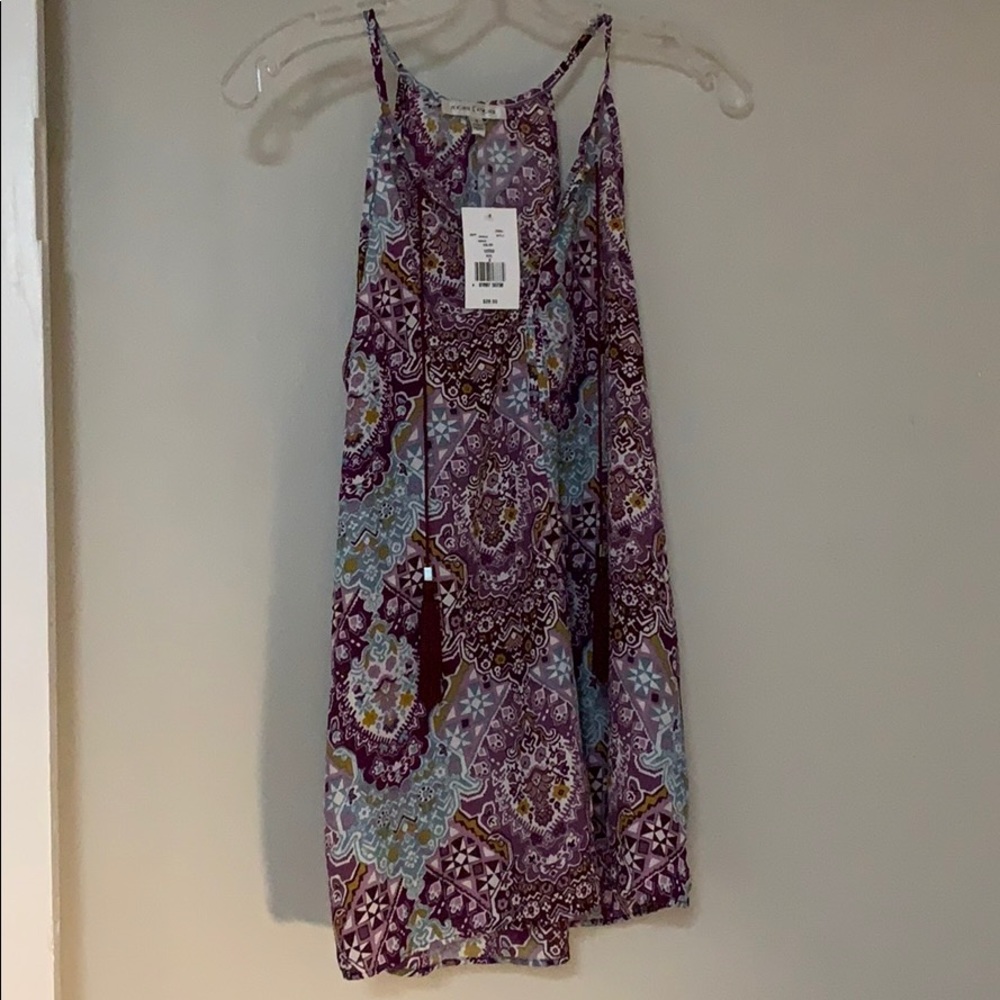 Patterned sleeveless blouse